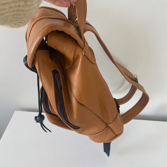Genuine Leather cognac Backpack - Picture 4 of 10